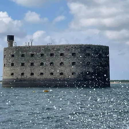 In A Calm And Relaxing Setting With Heated Swimming Pool And Jacuzzi 3* Les Mathes