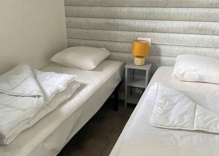 Casa de hóspedes In A Calm And Relaxing Setting With Heated Swimming Pool And Jacuzzi 3*