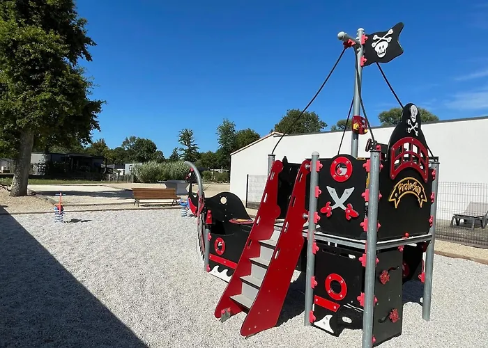 In A Calm And Relaxing Setting With Heated Swimming Pool And Jacuzzi 3*