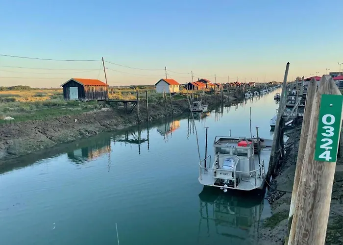 In A Calm And Relaxing Setting With Heated Swimming Pool And Jacuzzi Casa de hóspedes