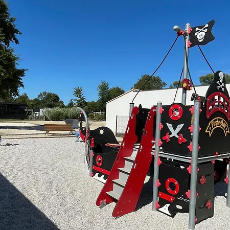 In A Calm And Relaxing Setting With Heated Swimming Pool And Jacuzzi 3*