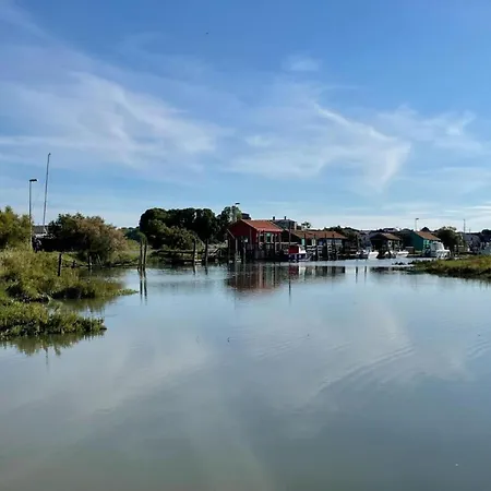 Gasthof In A Calm And Relaxing Setting With Heated Swimming Pool And Jacuzzi Les Mathes