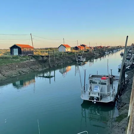 In A Calm And Relaxing Setting With Heated Swimming Pool And Jacuzzi Guest house