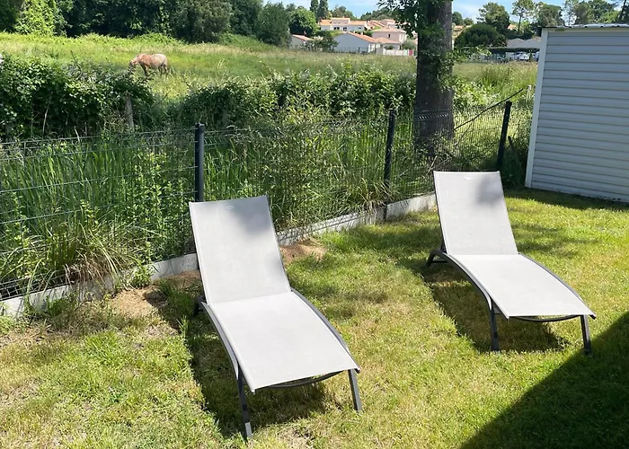 Guest house In A Calm And Relaxing Setting With Heated Swimming Pool And Jacuzzi 3*