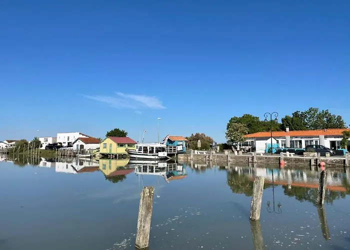 Gasthof In A Calm And Relaxing Setting With Heated Swimming Pool And Jacuzzi Les Mathes