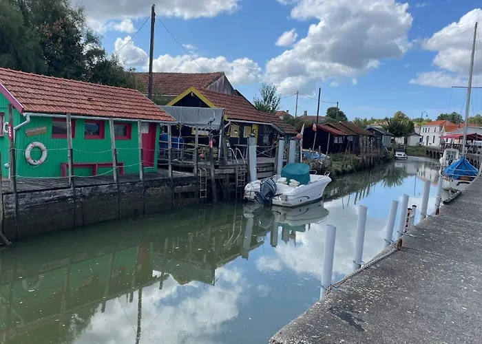 In A Calm And Relaxing Setting With Heated Swimming Pool And Jacuzzi 3*